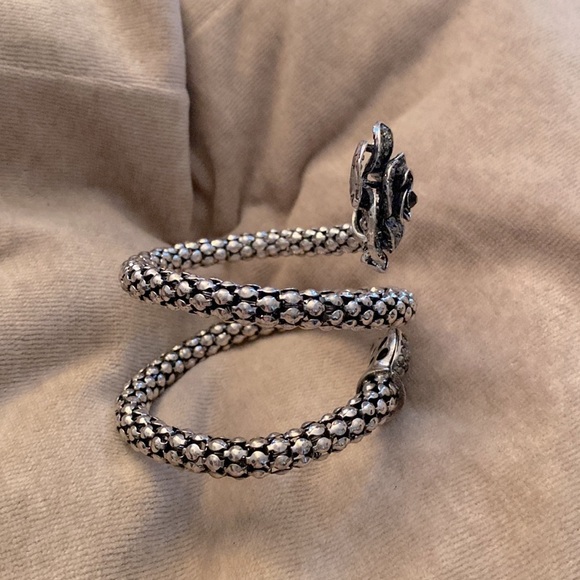 Wrap bracelet in flower design w/ CZ stones. Gunmetal plated finish. 🌸 - Picture 3 of 4